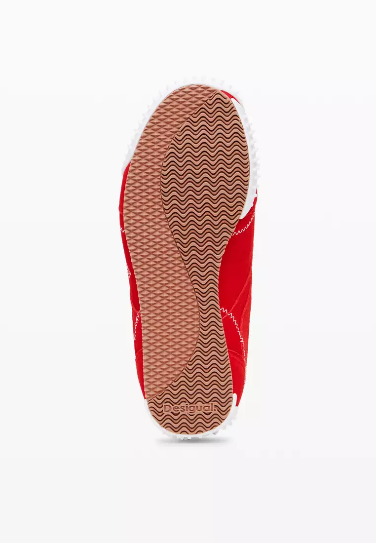 Retro sneaker tongue