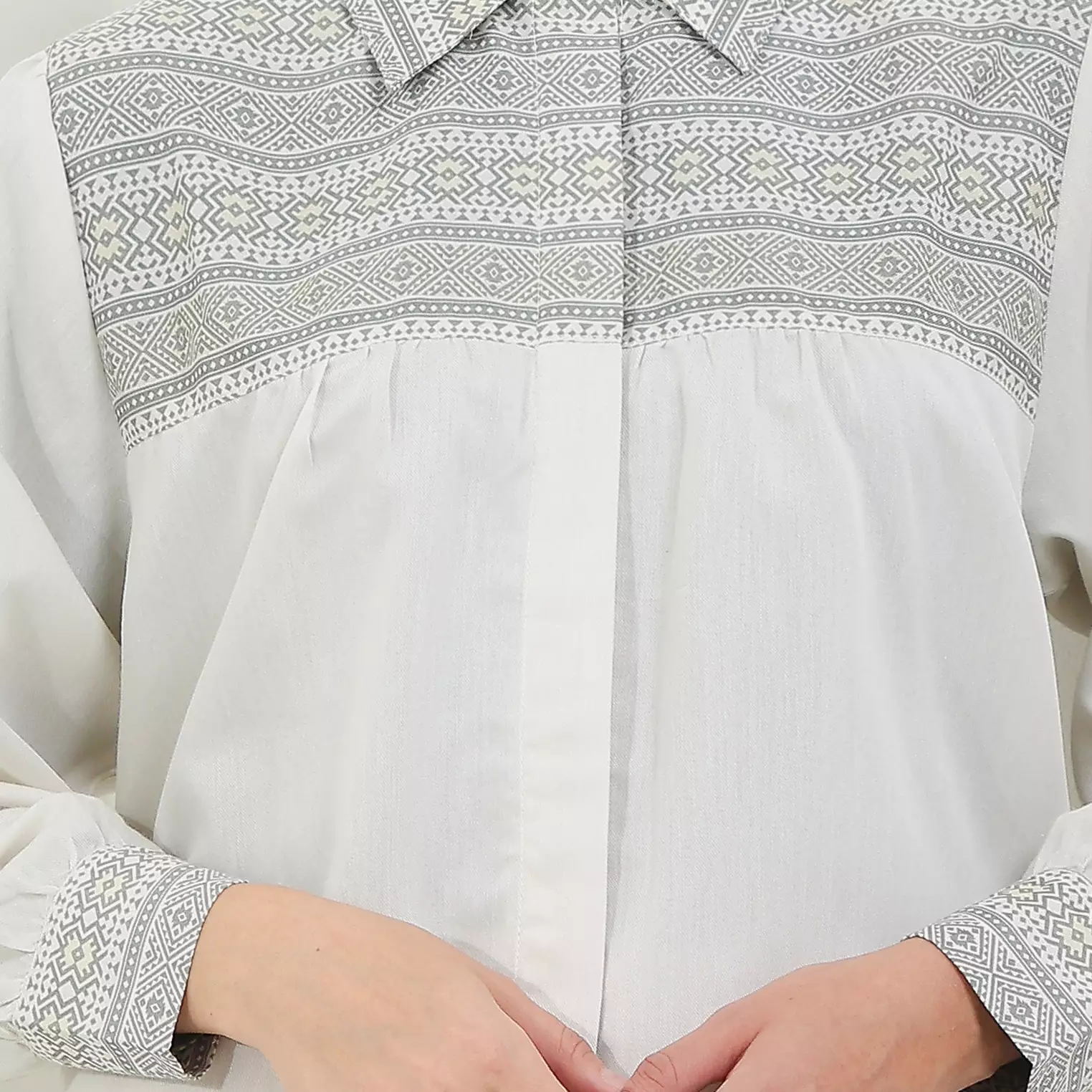 MFMW Neriah Atasan Blouse Cream Motif