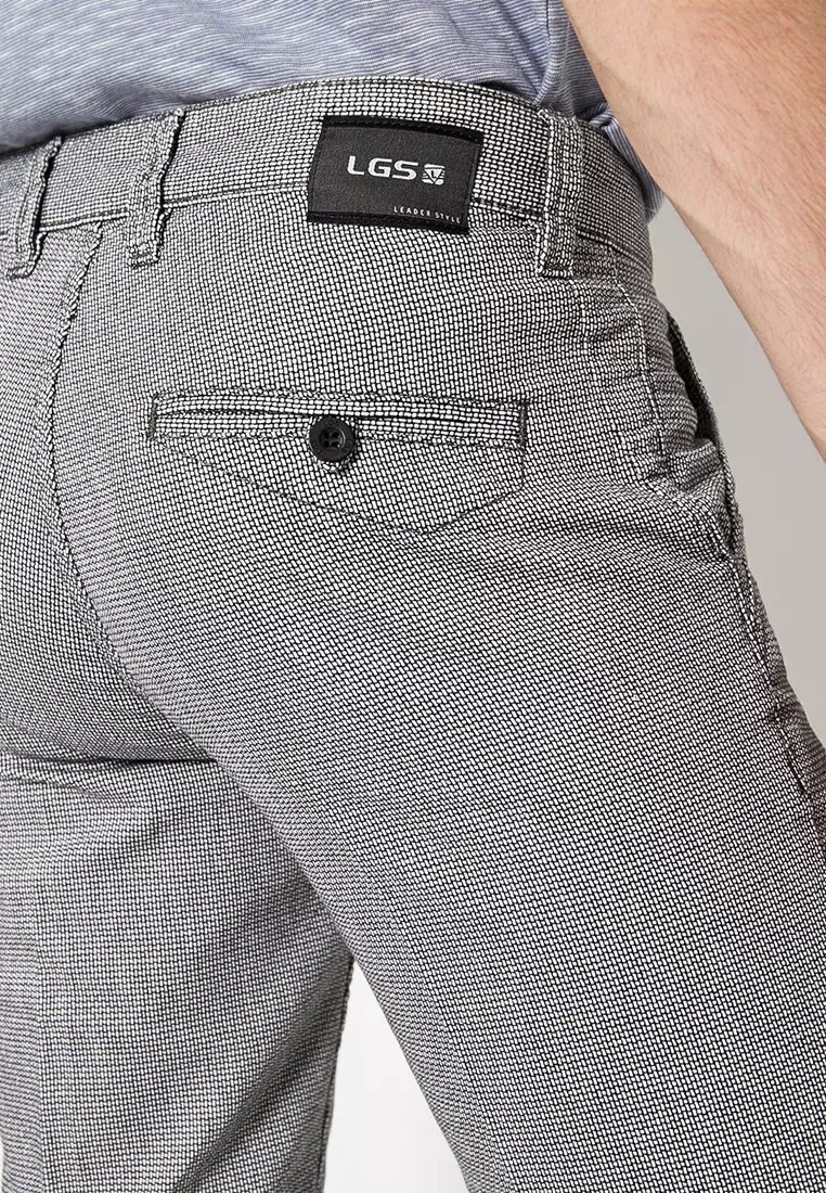 LGS - Celana Pendek Pria Kotak-Kotak Hitam Putih CSS.430.054.265.C