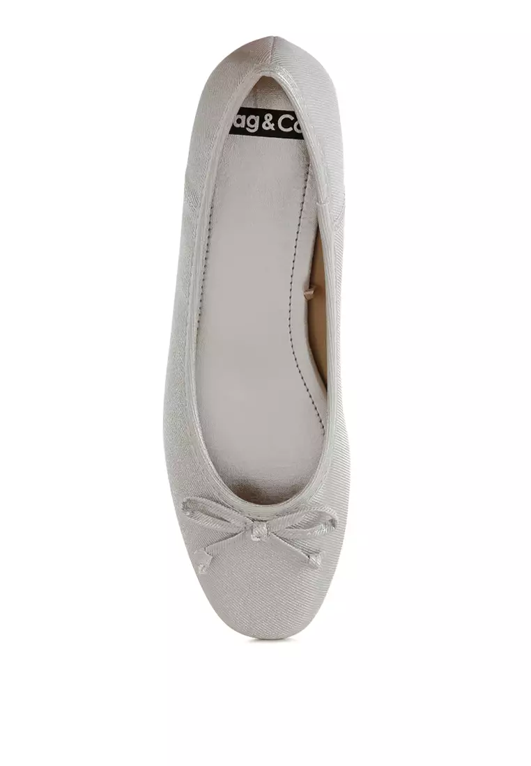 Sepatu Balet Metalik Warna Perak