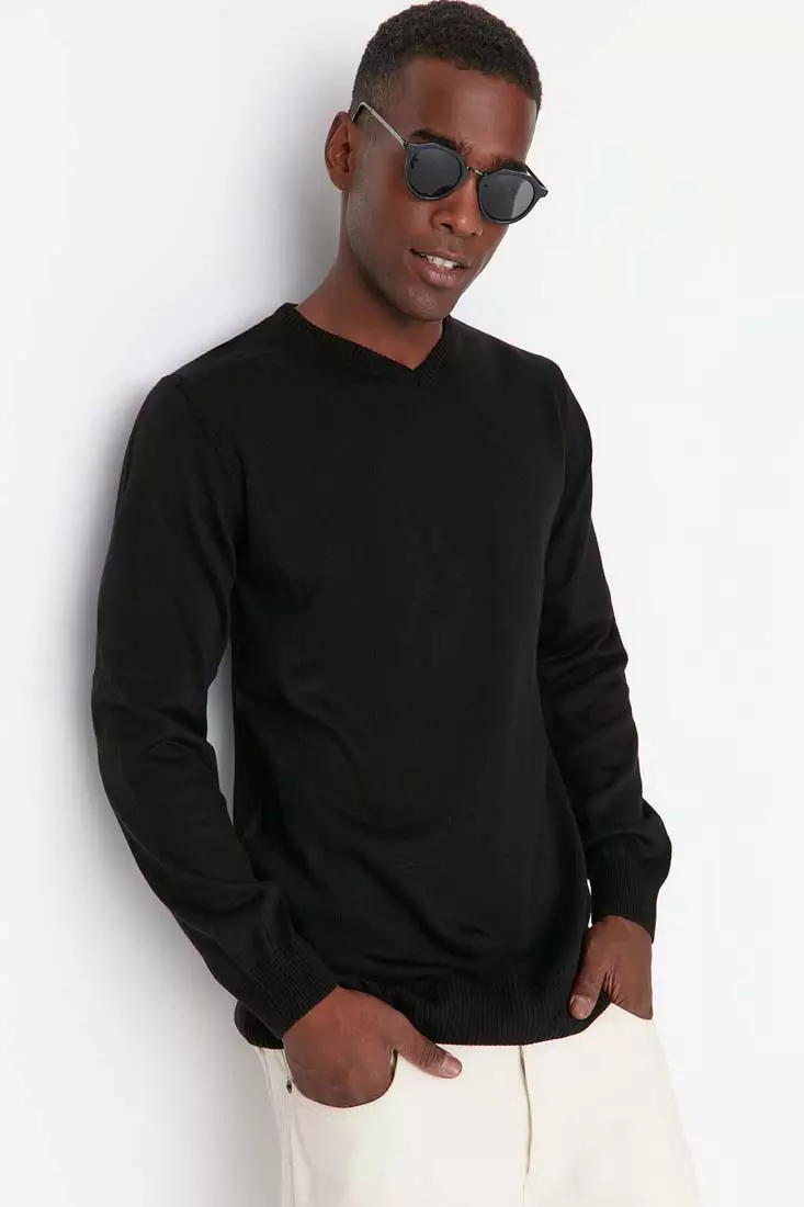 Muscle fit clearance v neck jumper