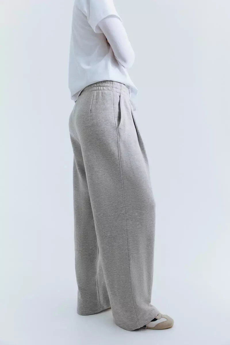 Pleat-front sweatpants