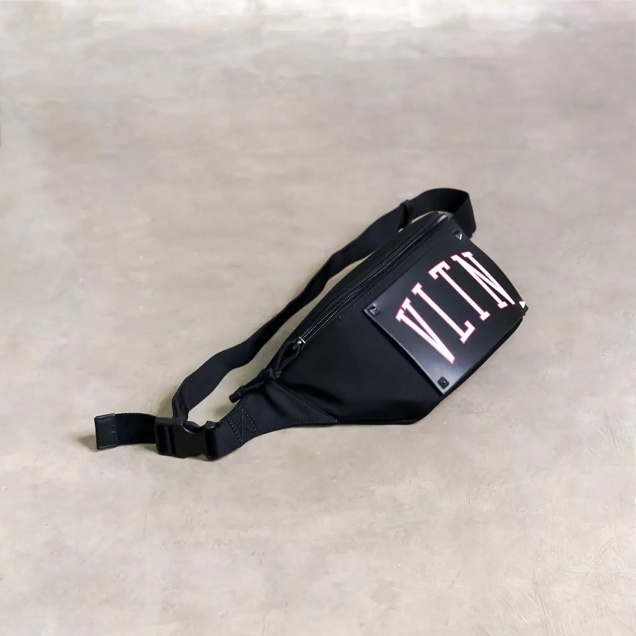 Tas VALENTINO VLTN TEXT WHITE BLACK WAIST BAG 100% ORIGINAL