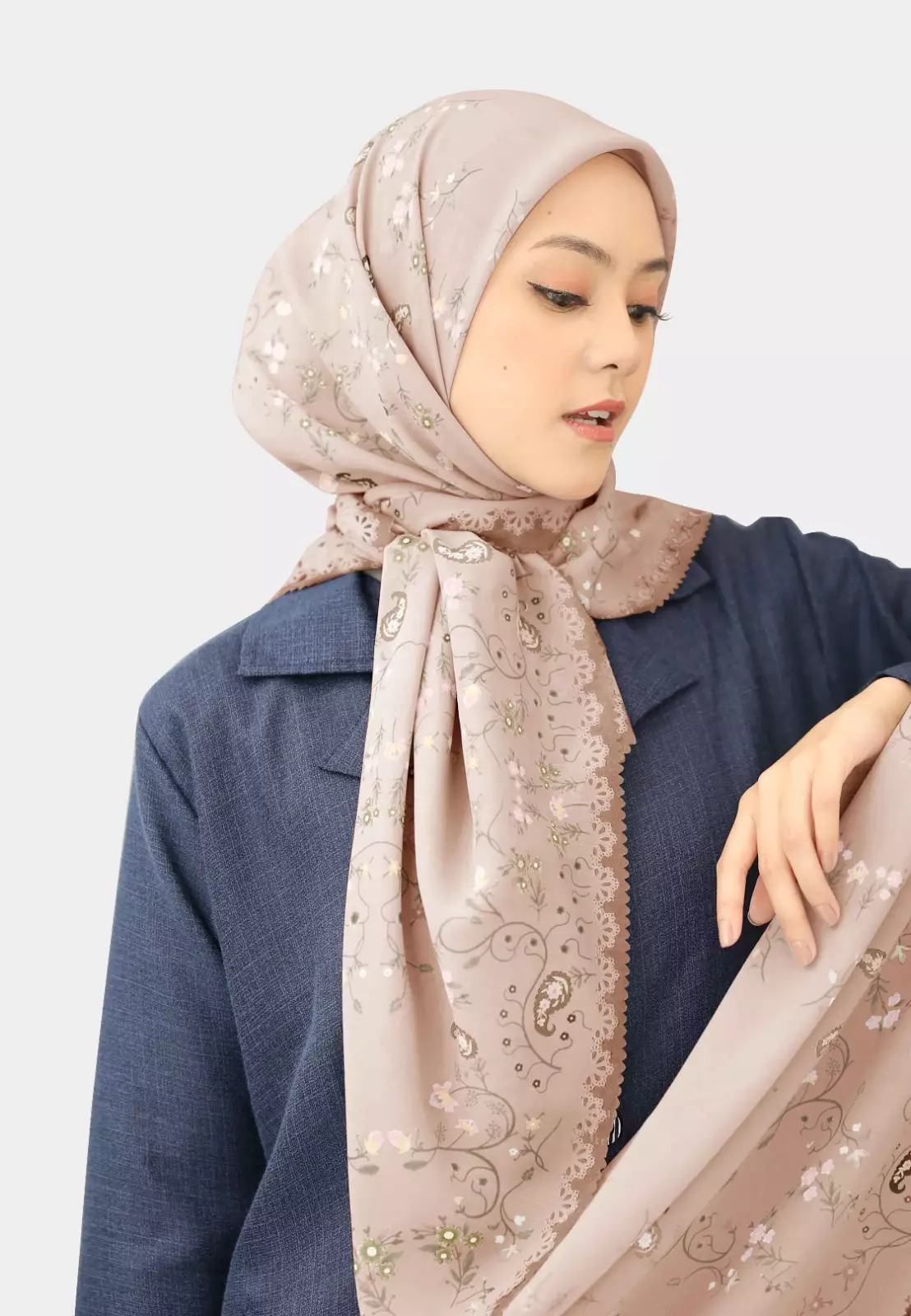 Cotton Bee - Athisah Printed Scarf - Hijab Segiempat Motif 130x130cm