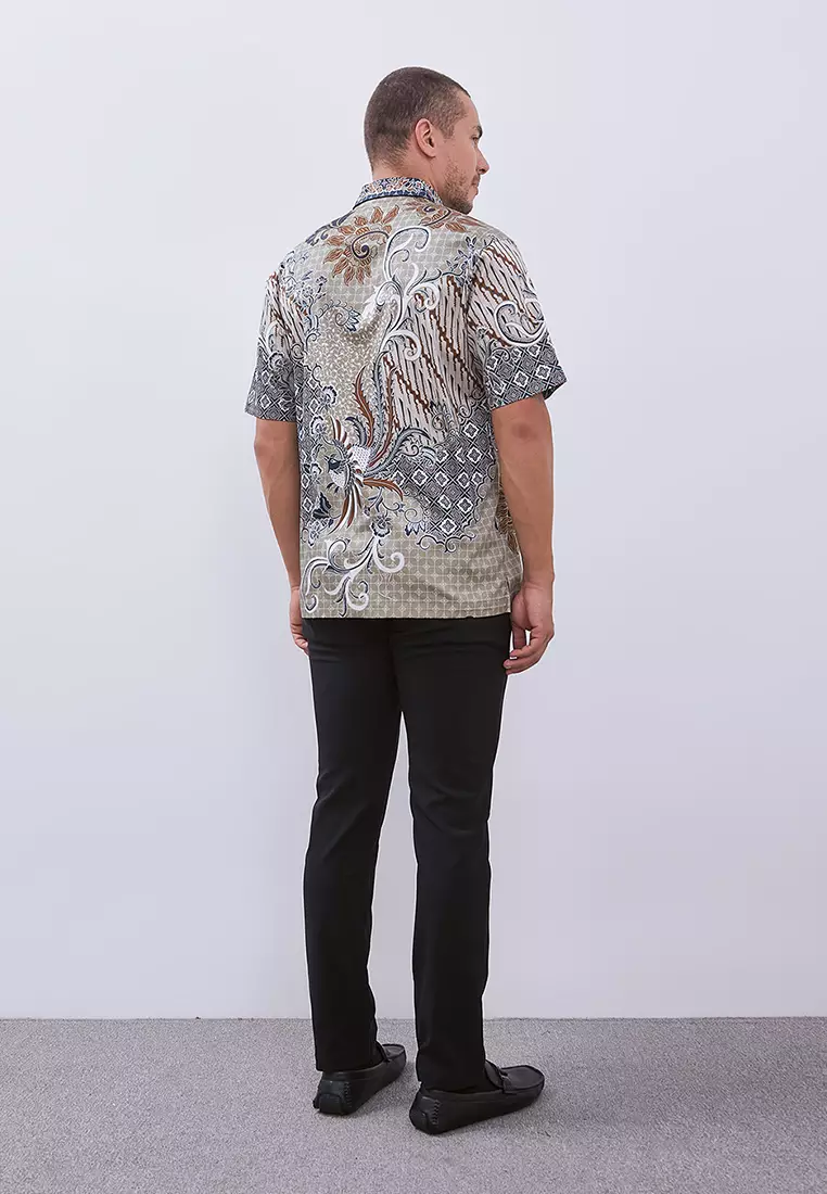 MANZONE - Kemeja Batik Lengan Pendek Pria Kertayasa Comfort Fit - Olive Warna Olive