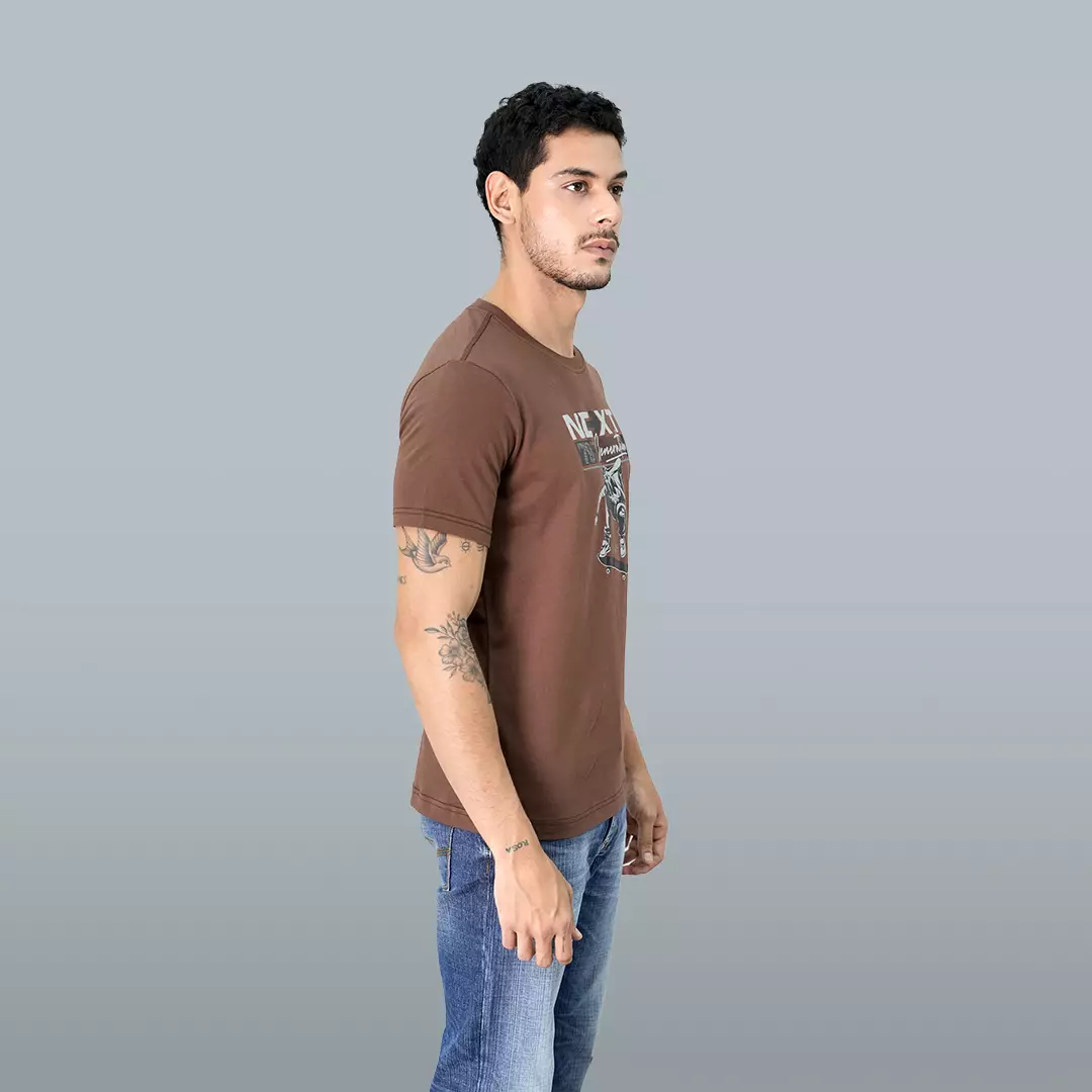 LGS - Kaos Youth Casual Pria Lengan Pendek Motif Sablon Warna Coklat Slim Fit - GTS.878.N266.01.C