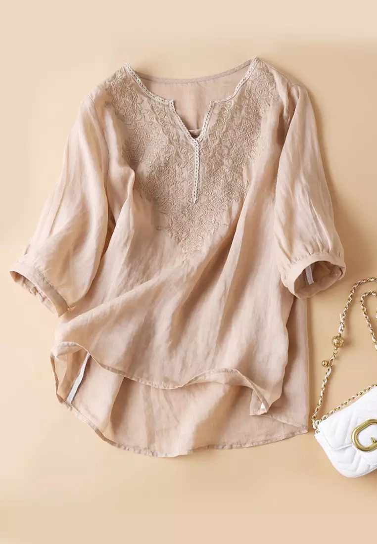 Buy Twenty Eight Shoes VANSA V neck Loose Embroidered Short