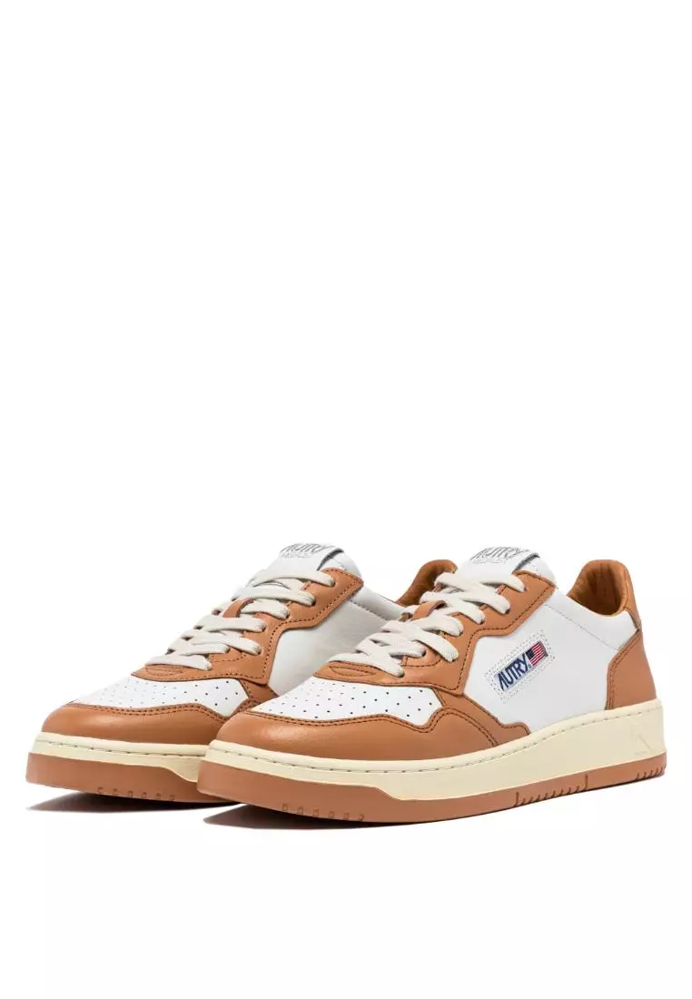AUTRY - MEDALIST LOW BICOLOR SNEAKERS IN WHITE AND SAND STORM LEATHER
