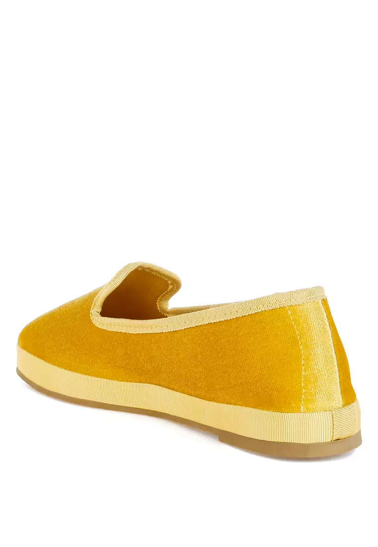 Sepatu Slip-On Ujung Bulat Beludru Warna Kuning Muda