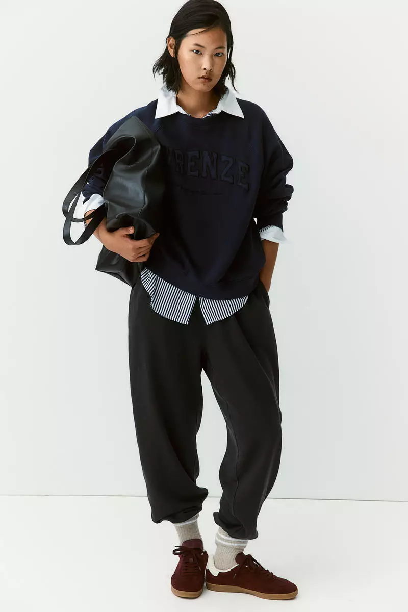Raglan-sleeved sweatshirt