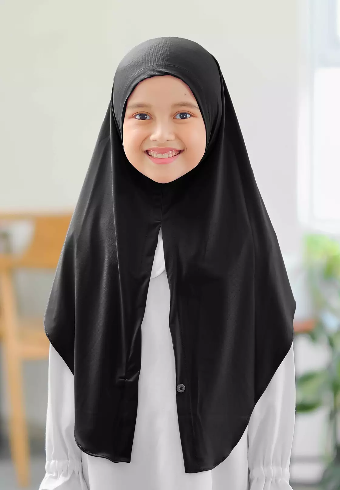 Cotton Bee - Cyra Bergo Kancing | Hijab Instan Anak - Midnight Black - S