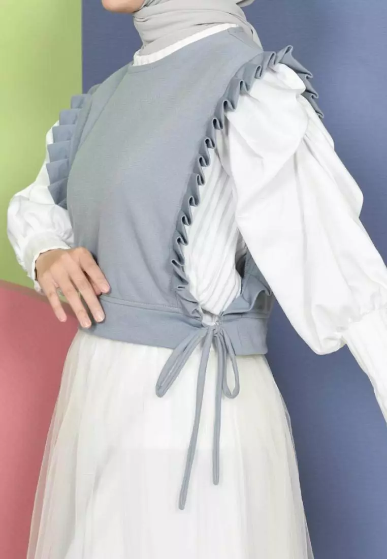 Dalla Ruffle Vest - Medium Gray M18626 R77S3