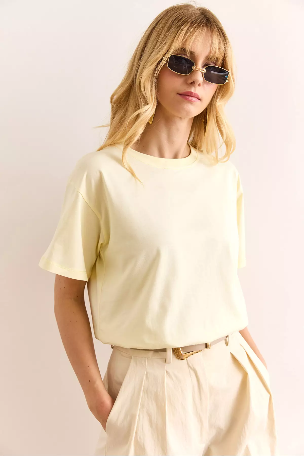 Women's Light Yellow Crew Neck Basic T-Shirt Tsh-19000774