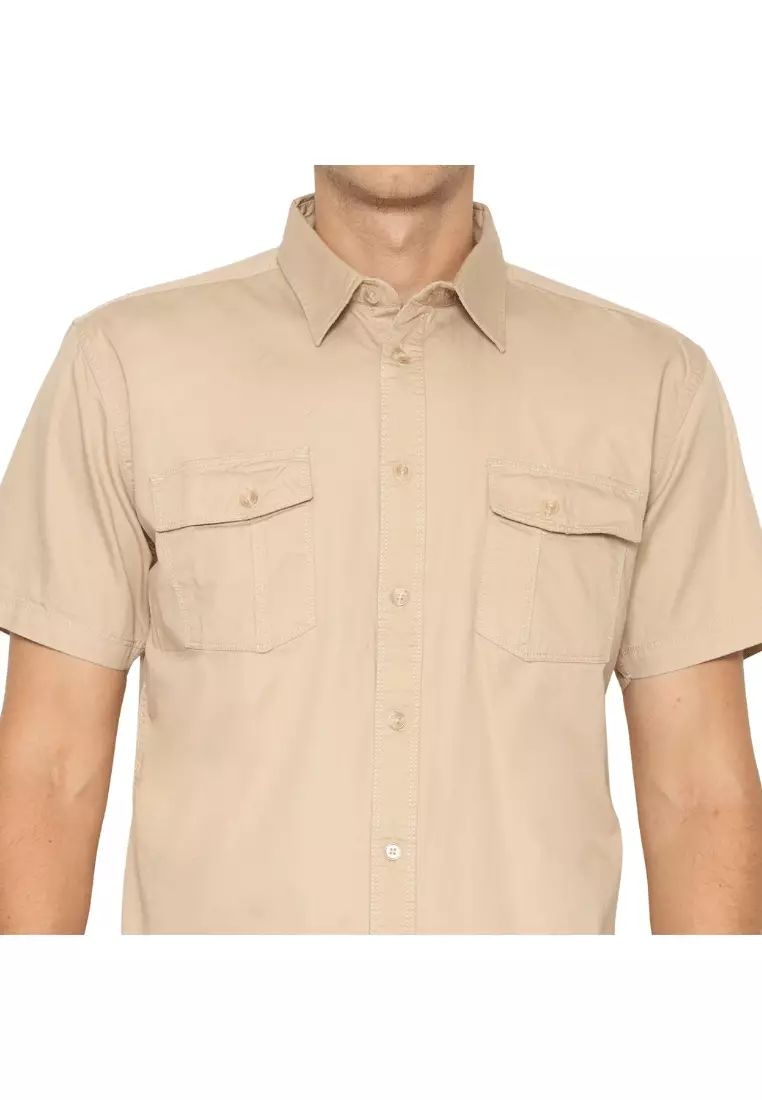 POLICE Kemeja Polos Cotton Twill Kantong Dua Mocca Regular Fit Pria