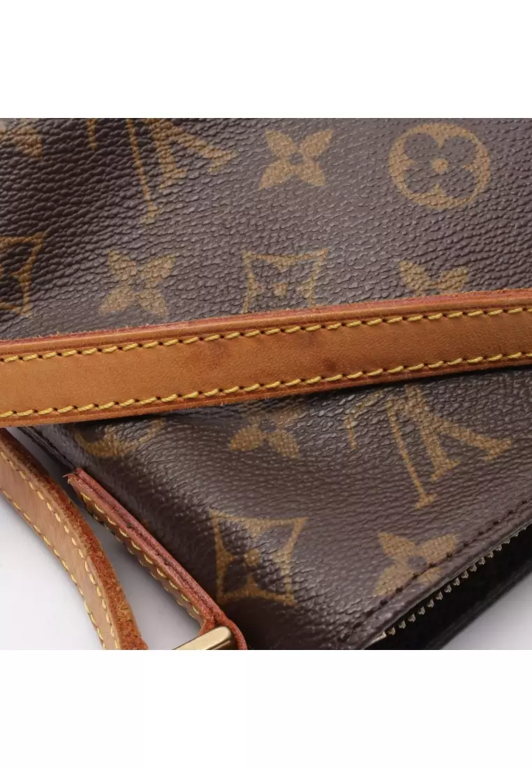 Pre-Loved Louis Vuitton Trotteur monogram Shoulder bag PVC leather Brown