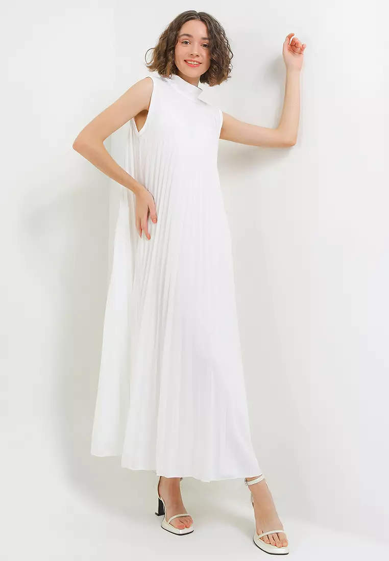 Highcollar Pleated Sleeveless Long Dress