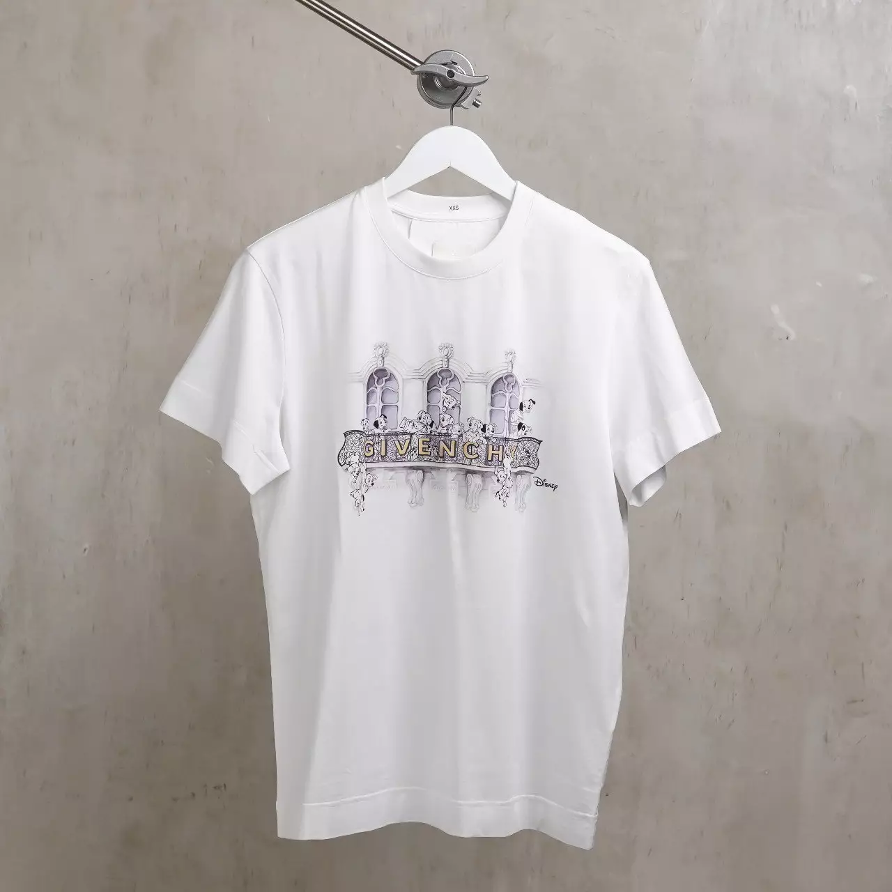 Kaos GIVENCHY X DISNEY DALMANTIAN CASTLE WHITE TSHIRT 100% ORIGINAL