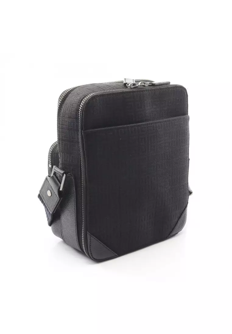 Pre-Loved Givenchy 4G logo Shoulder bag canvas leather black