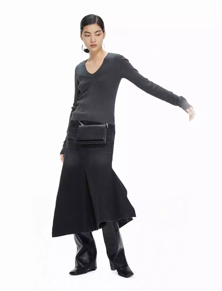 Long-sleeved pullover sweater