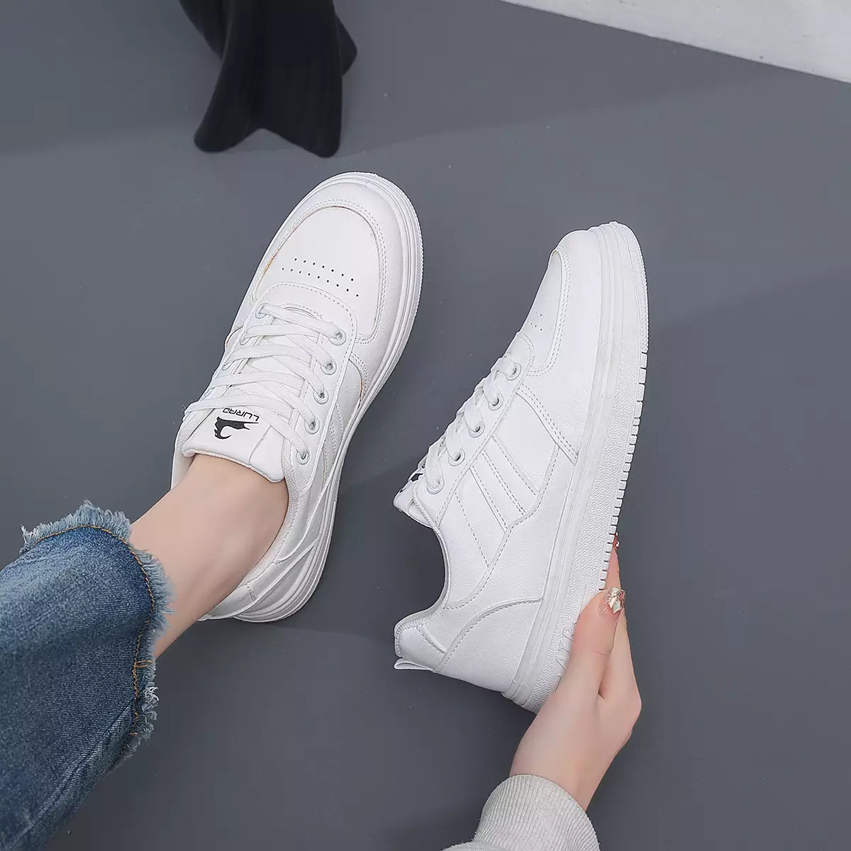Sepatu Putih Wanita Bertali Casual Kerja Kampus Sneakers WL2410