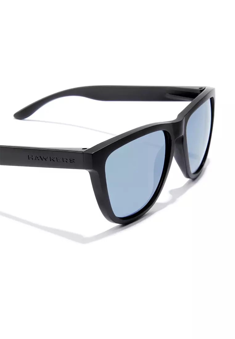 HAWKERS POLARIZED Black Chrome ONE RAW. Sunglasses for Men and Women, Unisex. UV400 protection. Official product designed and made in Spain. HONR21BSTP