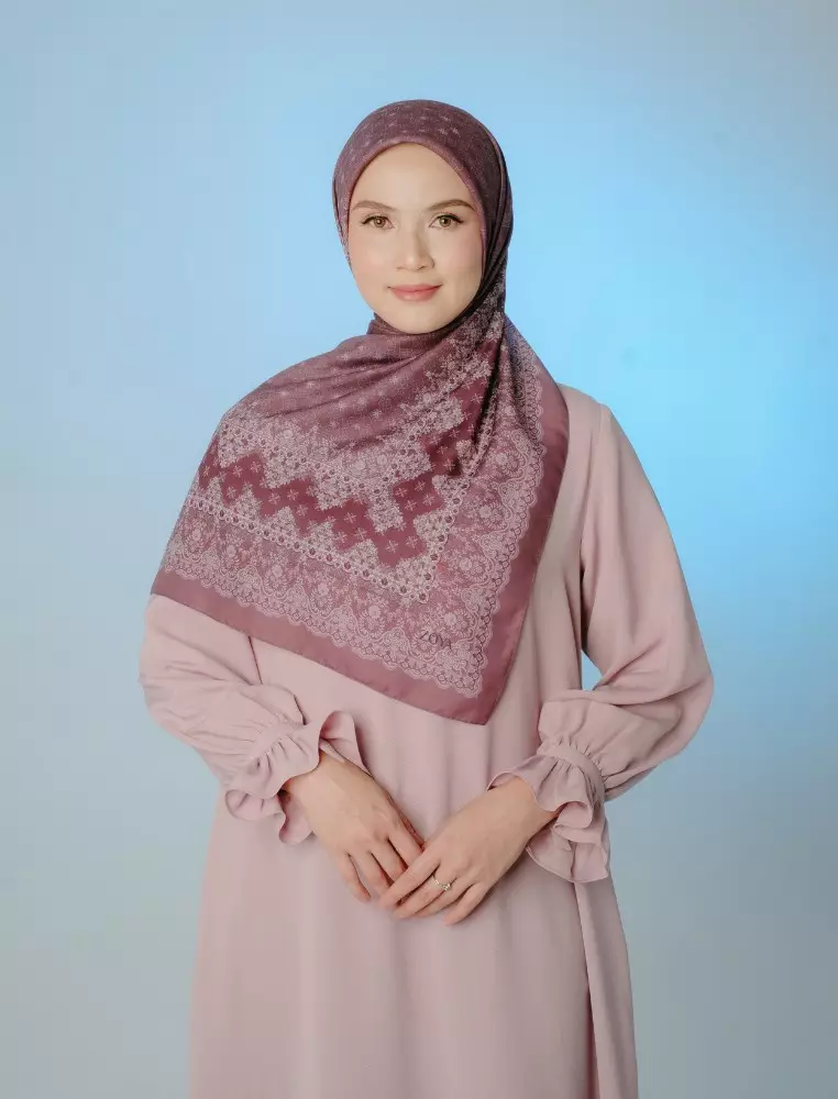 ZOLA Scarf Dark Brown - Kerudung Hijab Segiempat Motif With Pouch Ziplock - Bahan Poly Fine - Ukuran 110x110