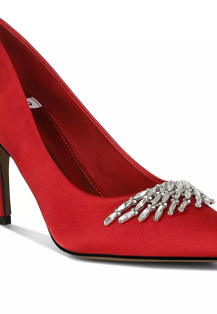 Diamante Brooch Detail Satin Pumps In Red