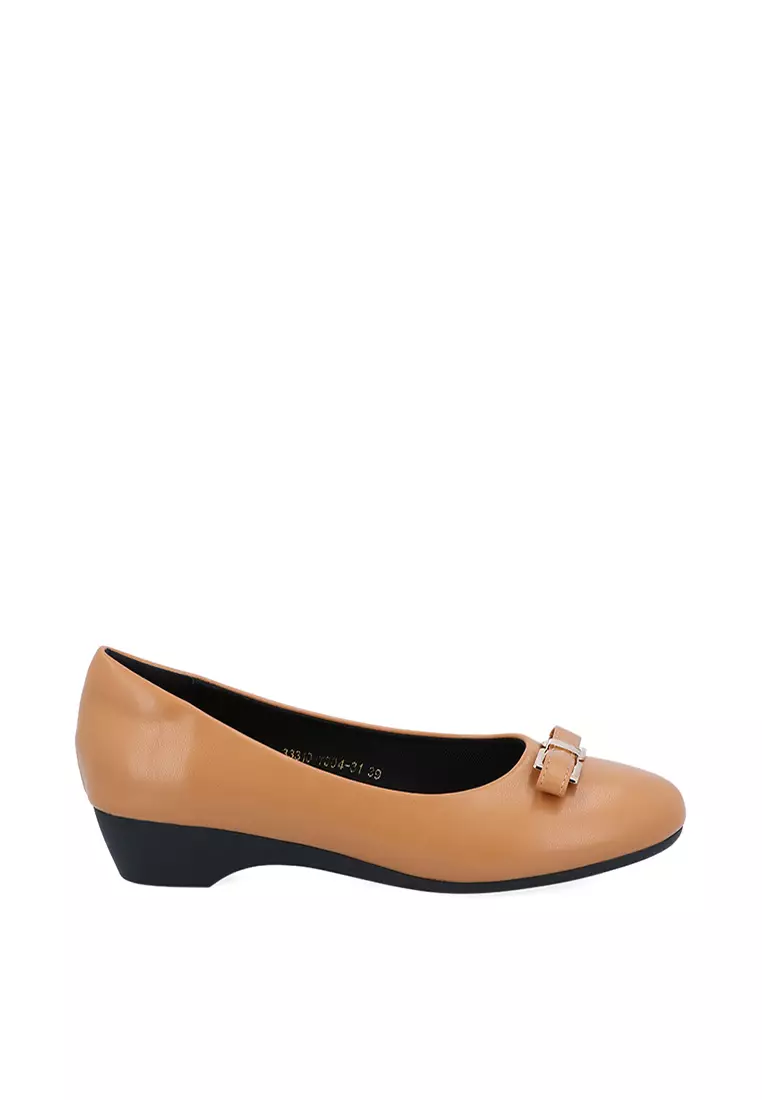 Discount on Carlo Rino  shoes - SKU: Dark Beige Eleanor Pump