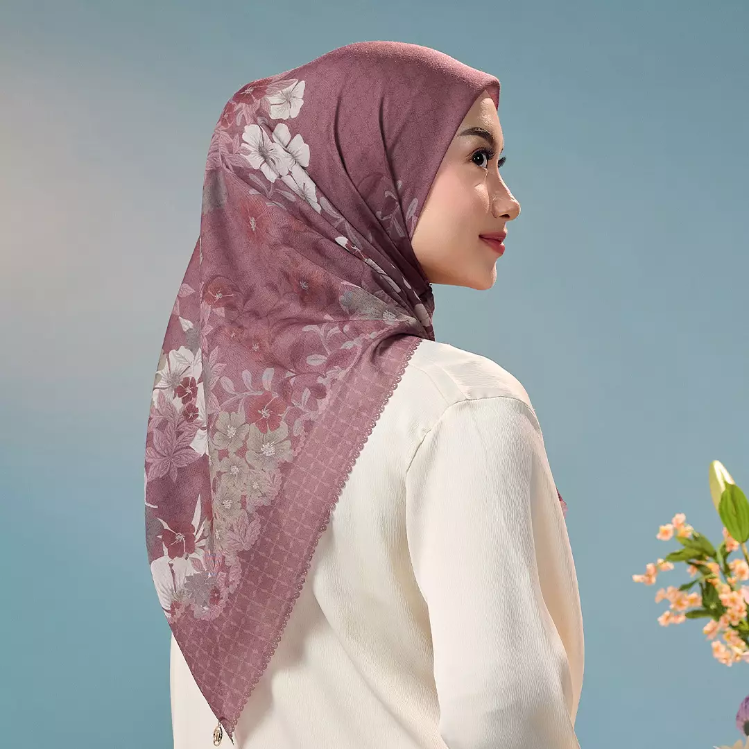 [INCLUDE HARD BOX] ZM Zaskia Mecca - Scarf Bunga Pertiwi Edisi Rasuna Said Maroon | Material Voal Alaska Premium | Hijab Motif Segi Empat