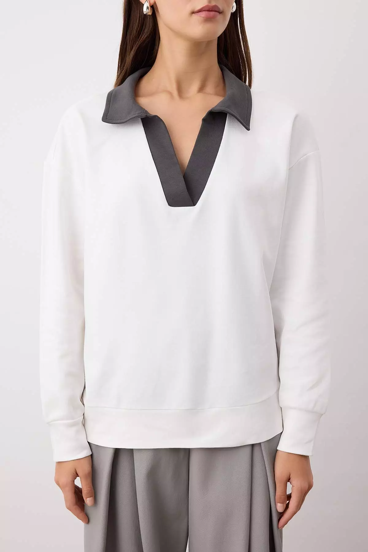 Ecru Color Block Polo Neck Relaxed/Comfortable Pattern Knitted Sweatshirt