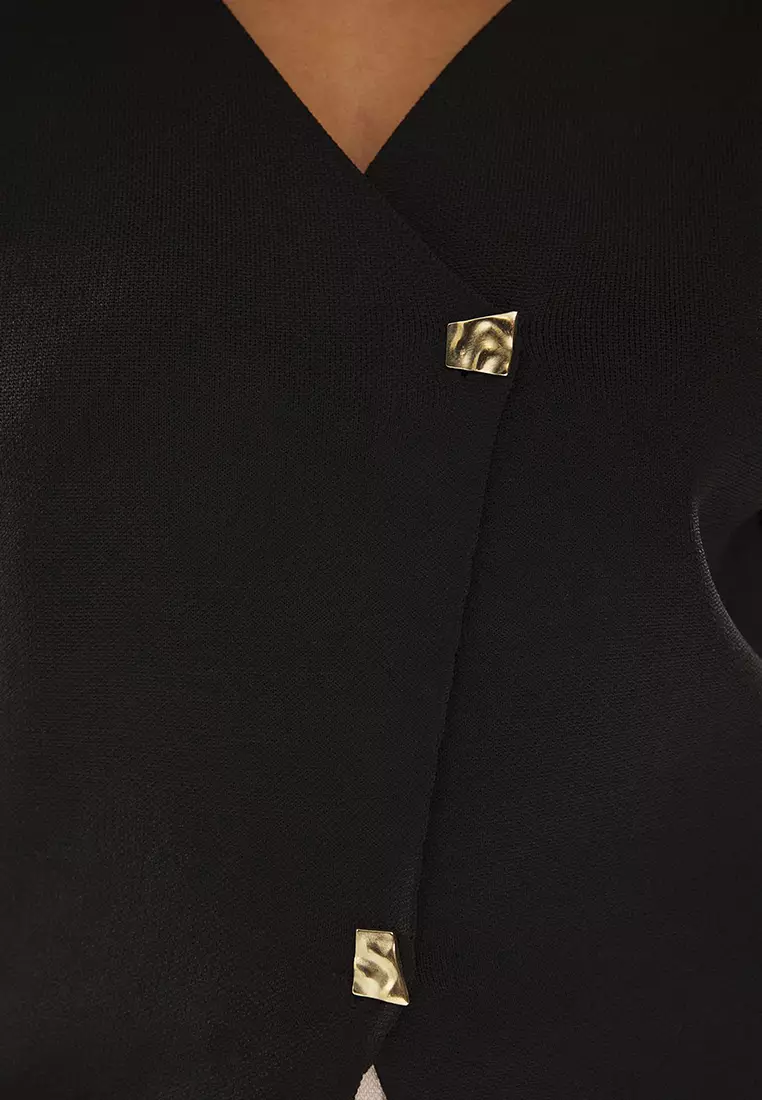 Black Buttoned Asymmetric Closure Knit Blouse Tbbss25Af00071