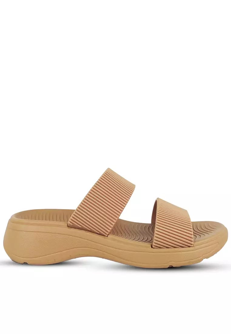 Discount on Krooberg  shoes - SKU: Krooberg Crinkle - Women's Sandals