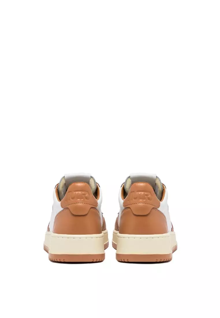 AUTRY - MEDALIST LOW BICOLOR SNEAKERS IN WHITE AND SAND STORM LEATHER