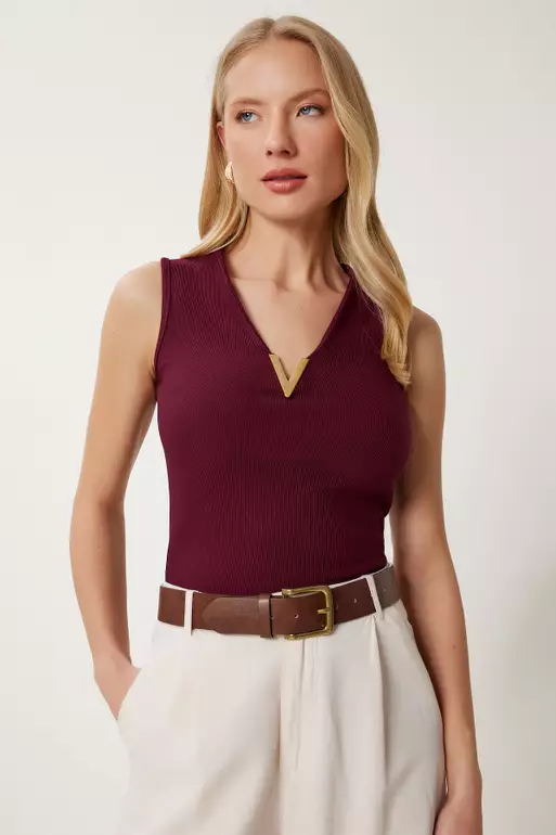 Gold Accessory Ribbed Knitted Blouse