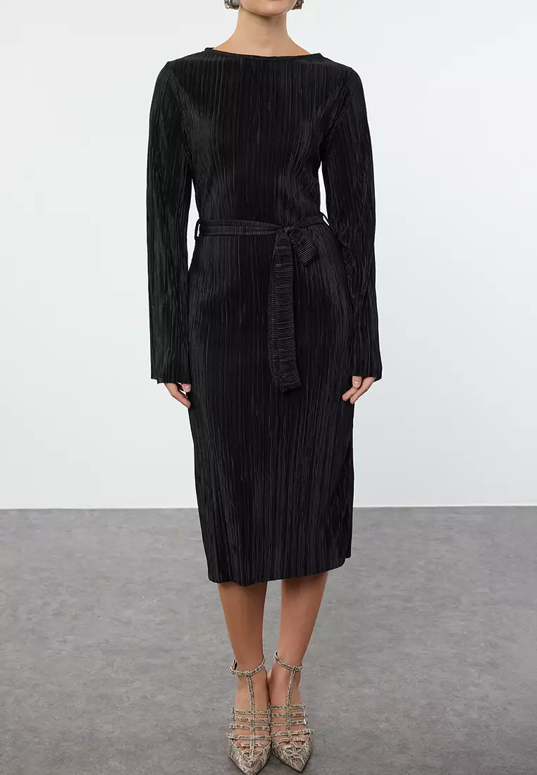 Elegant Plissé Boatneck Top