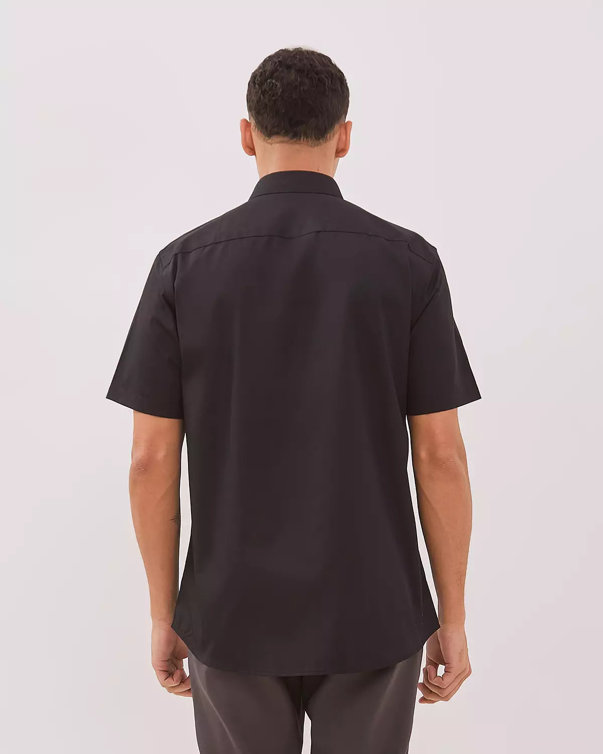 BLACK SHORT-SLEEVED SHIRT FOR MEN