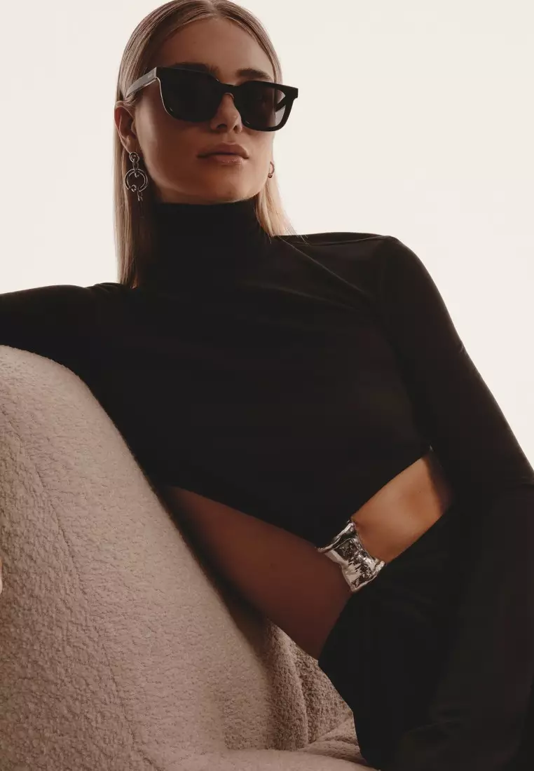 QUAY Game Over Sunglasses - Black/Smoke Polarized