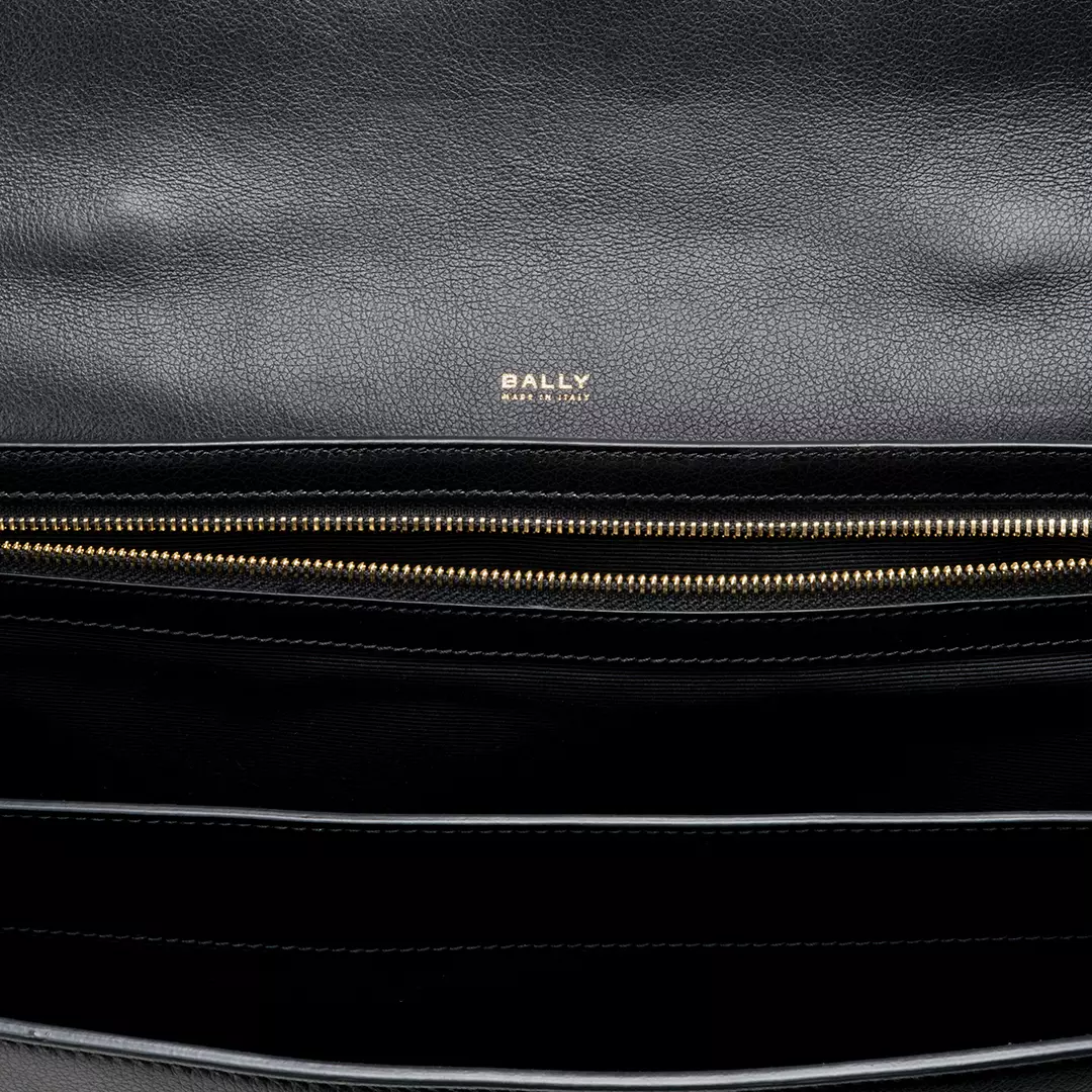 Beckett SFT Briefcase in Leather - Black