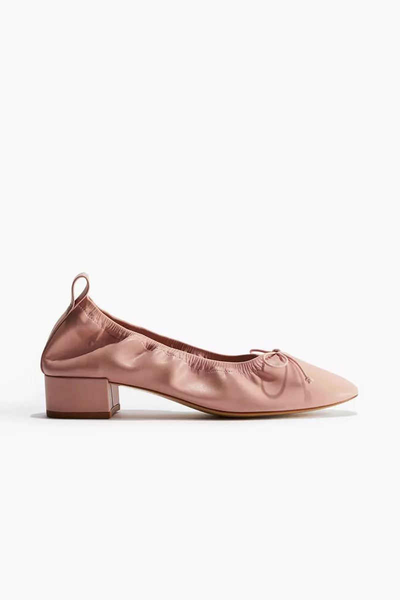 Discount on H&M  shoes - SKU: Bow-front court shoes