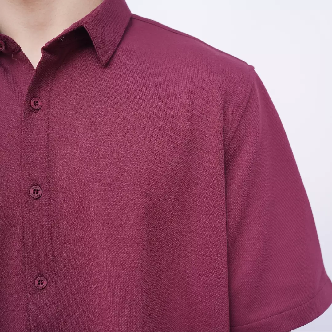 Ryusei Kemeja Reguler Kudo Twill Maroon – Kemeja dengan Tekstur Unik
