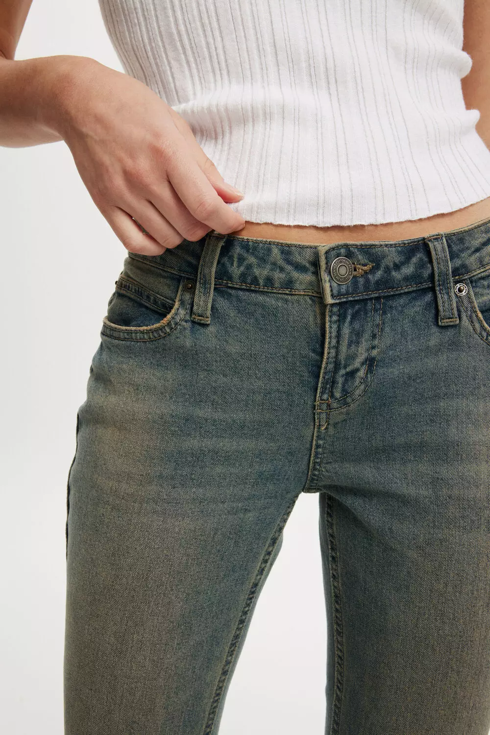 COTTON ON - JEANSWEAR - LOW RISE BOOTCUT JEAN