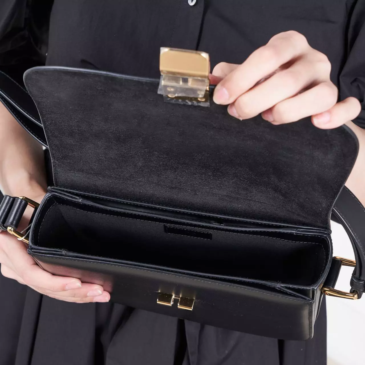 Grace Medium Shoulder Bag Black