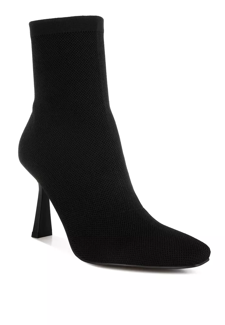 Sepatu Bot Kaus Kaki Rajutan Warna Hitam