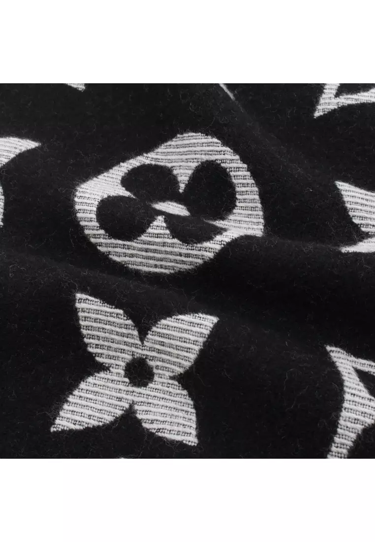 Pre-Loved Louis Vuitton LV Essential Noir Scarf wool black Light gray