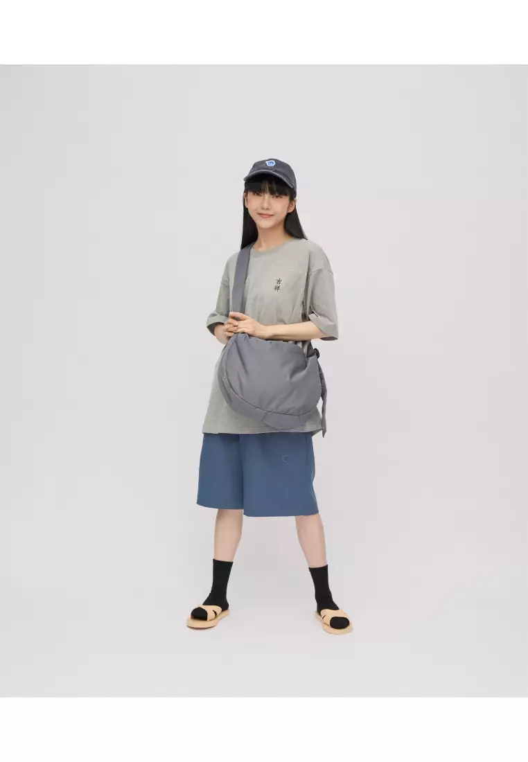 Plain-me  灰色闊帶雲朵半月包(中)