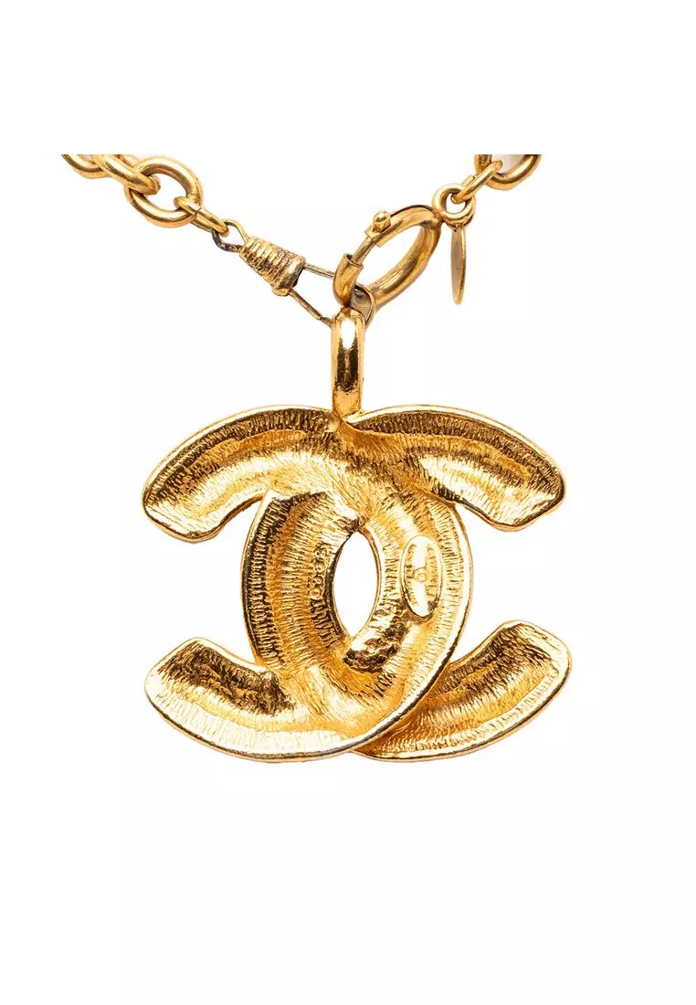 Pre-Loved Chanel Cc Gold Plated Quilted Pendant Necklace