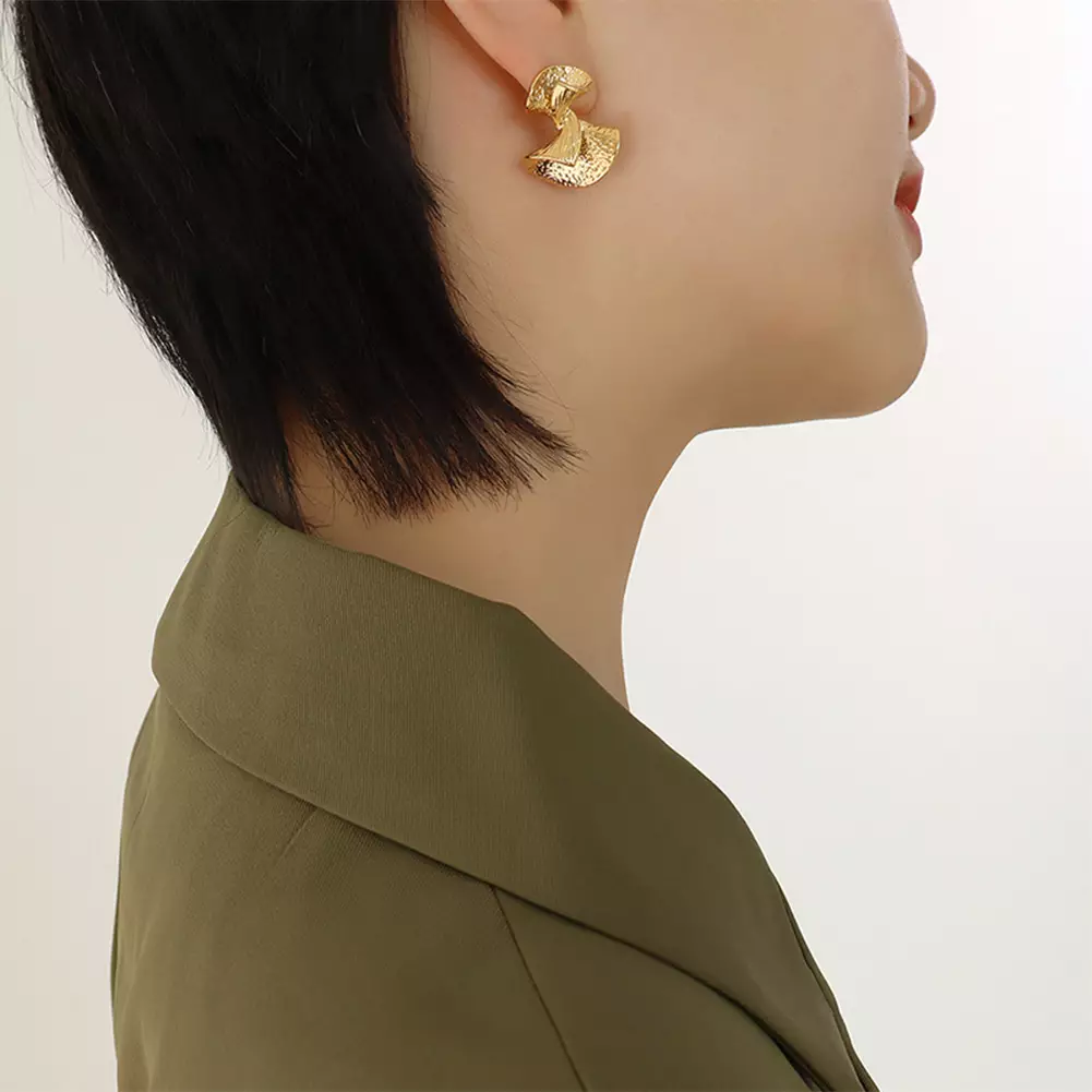 Glamorousky Gold Twisted Scalloped Geometric Earrings Anting