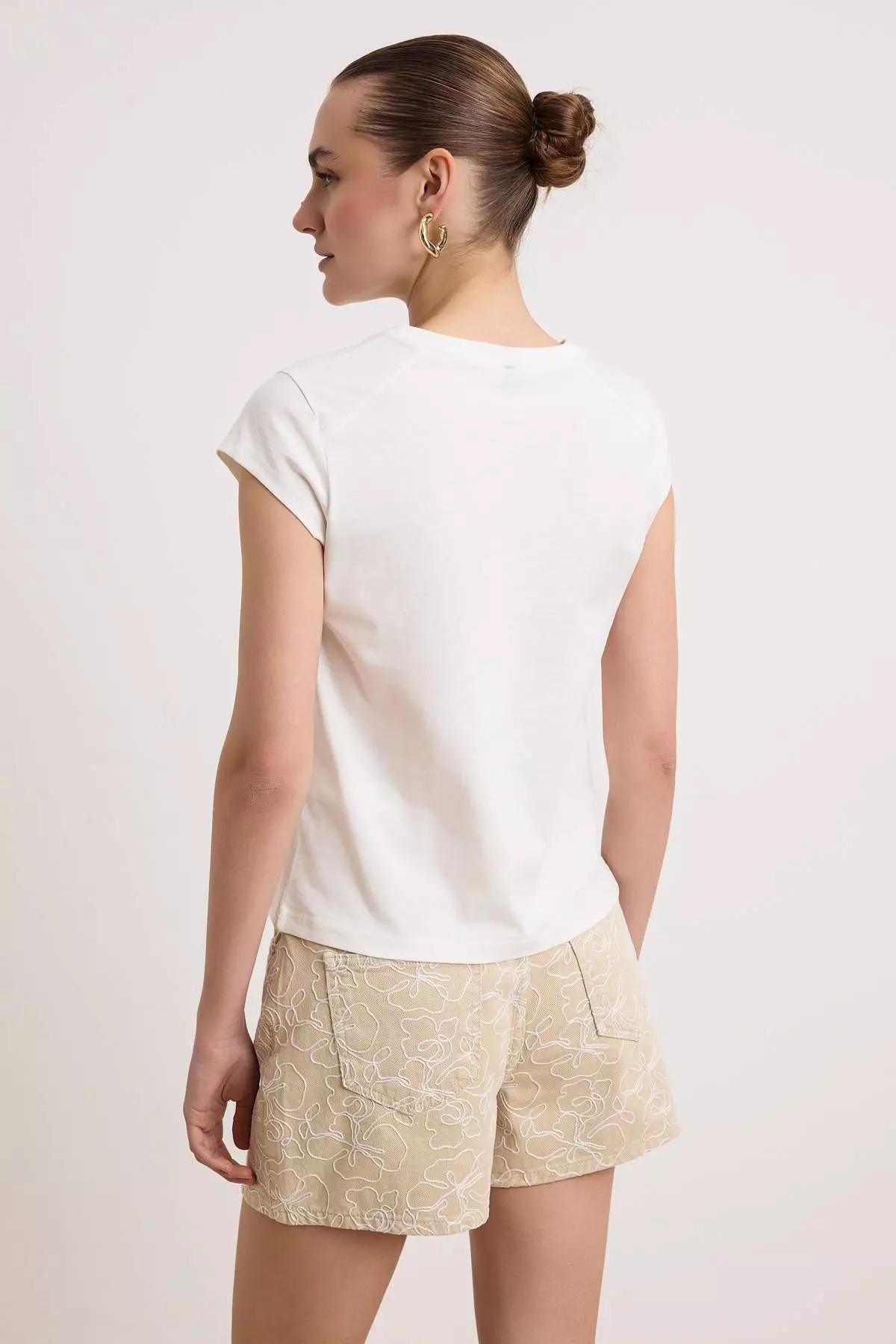 Ecru Fitted Short Sleeve 100% Cotton Knitted T-Shirt Twoss26Ts00252