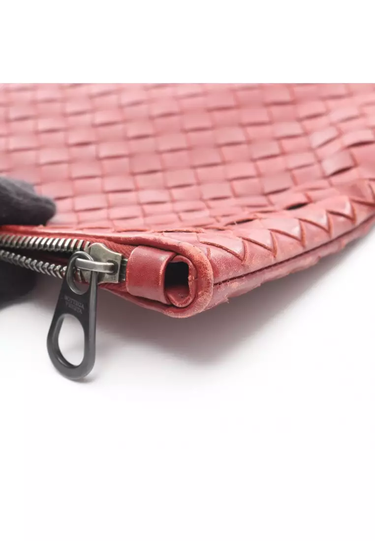 Pre-Loved BOTTEGA VENETA Intrecciato Clutch bag leather Red