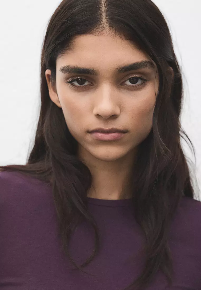 Round-Neck Long-Sleeved T-Shirt